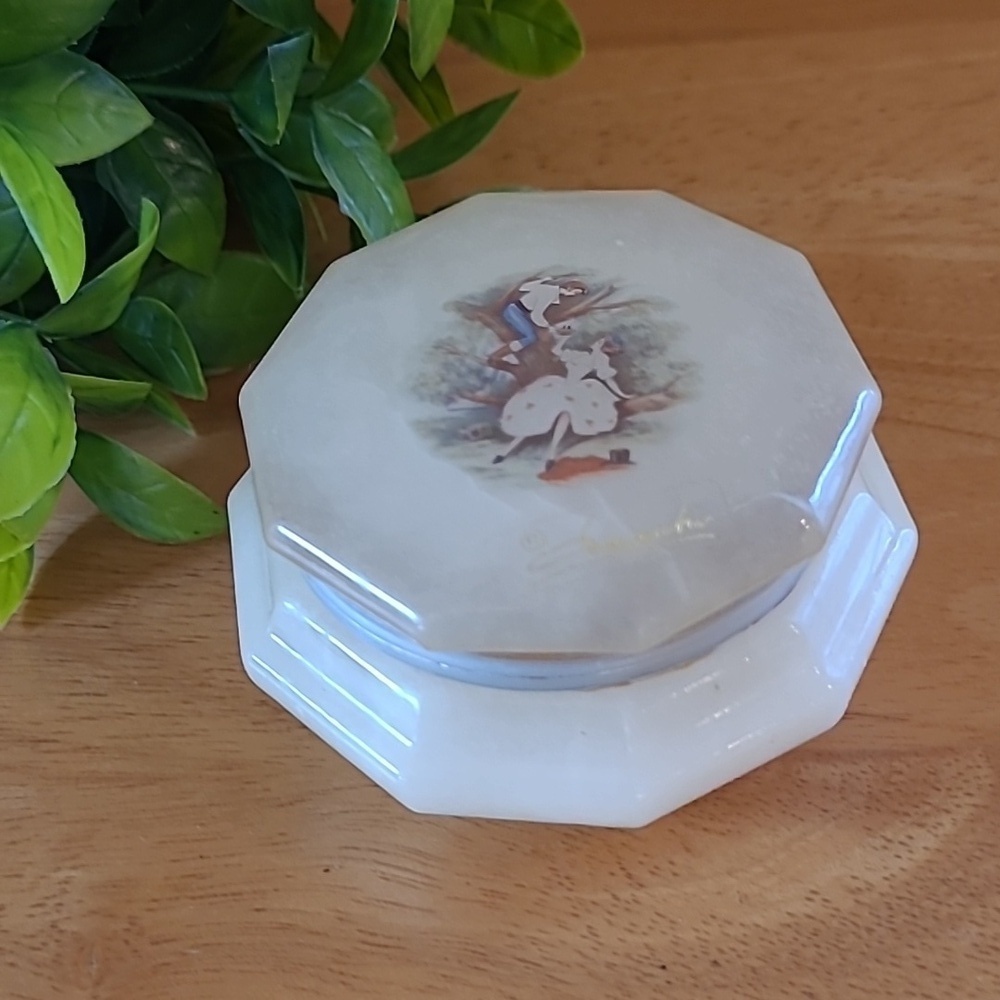 DUCCESCHI Vintage Handcarved Genuine Alabaster Lidded Trinket Box